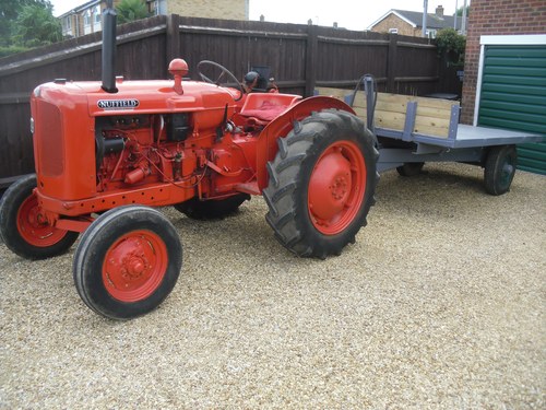 1963 nuffield 342 tractor with 3ton trailer Till salu