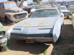 1966 66 Olds Toronado needs tidying For Sale (picture 1 of 4)