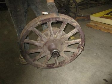 Picture of 1923 Oldsmobile-(1) pair of wooden spoke wheels