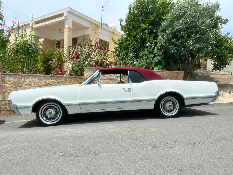 1966 Oldsmobile Cutlass, foto 1
