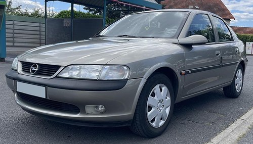 OPEL Vectra - CD - BVA 2.0 i 16V 136cv BVA - 1996 Kaufen Bei