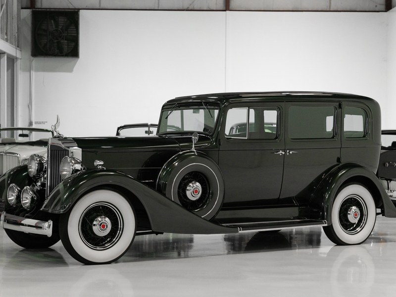 1934 PACKARD EIGHT 1100 SEDAN