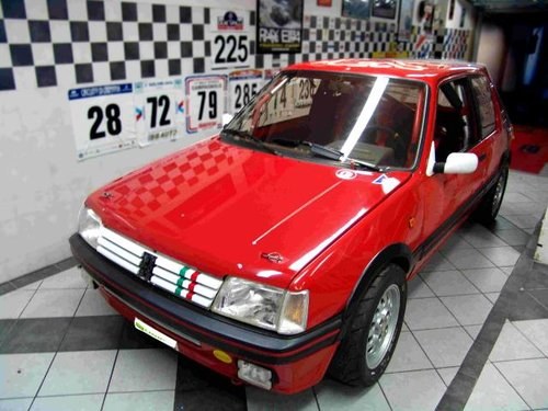 1985 Peugeot 205 3 Porte GTI 1° Serie Auto da Competizi In vendita
