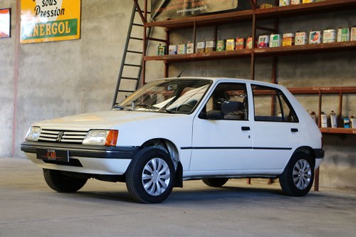 1990 Peugeot 205 very low mileage, 2nd hand... In vendita