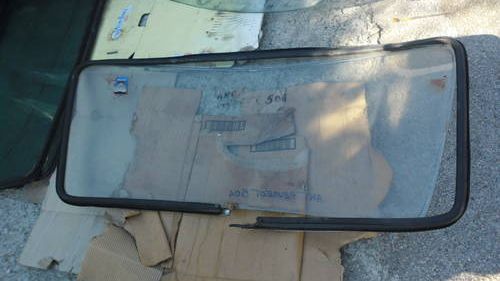 Picture of Windscreen for Peugeot 504 - For Sale
