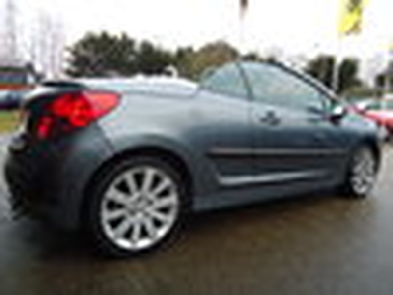 ONE OWNER LOW MILEAGE 207 CC GT IN GREY METALLIC