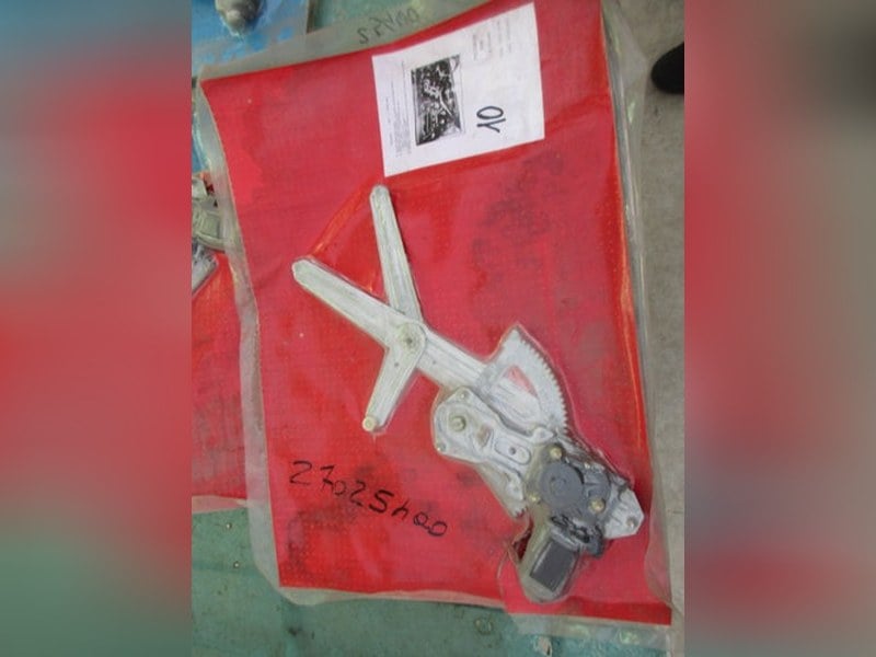 Window lift mechanism with motor for front doors Peugeot 309