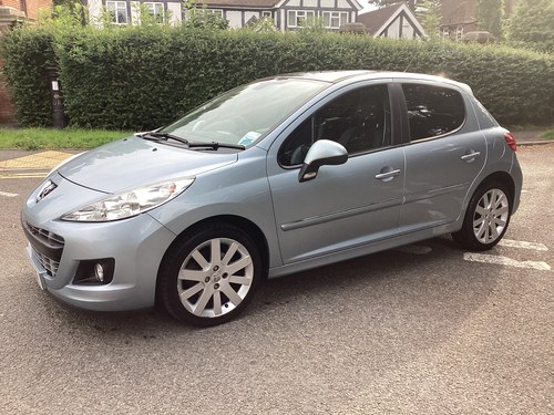 2011 PEUGEOT 207 ALLURE 1.6 PETROL AUTO 5 DR 1 OWNER 6,700 MILES Till salu