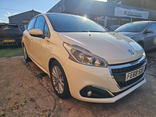 PEUGEOT 208 1.2 S/S SIGNATURE 5DR Manual WHITE 2018 SOLD