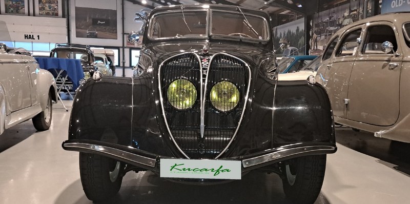 1939 Peugeot 402 - 4