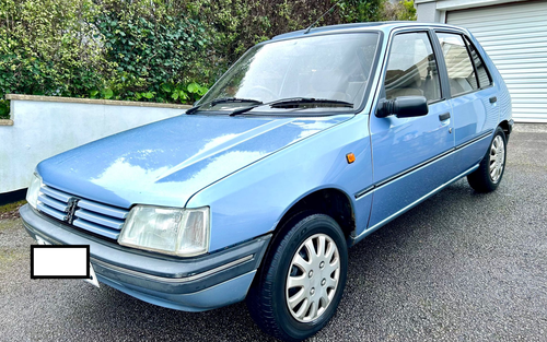 1992 Peugeot 205 (picture 1 of 10)