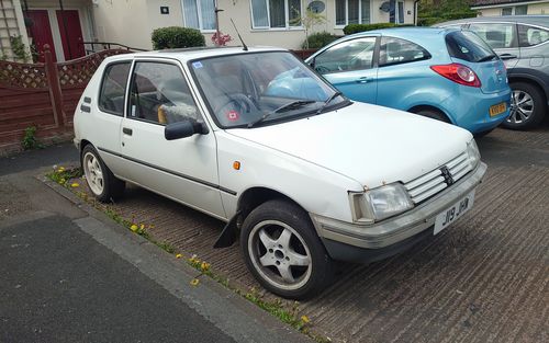 1992 Peugeot 205 (picture 1 of 7)