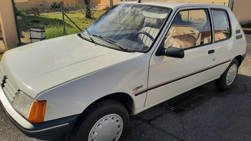 PEUGEOT 205 XR 3 portes - 1990 A vendre