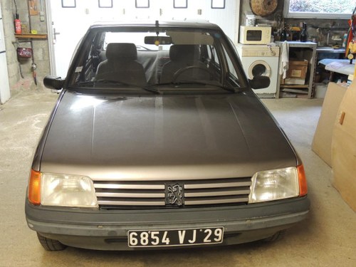 PEUGEOT 205 GR - 1988 A vendre