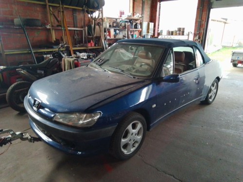 PEUGEOT 306 cabrio 1600. cc - 2001 A vendre