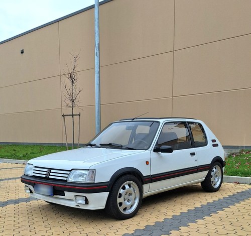 1989 Peugeot 205 1.9 GTI - TETTO APRIBILE - RESTAURO TOTALE En Venta
