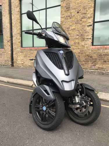 2015 Piaggio MP3 Only 4600 miles!! Can be ridden on a car license In vendita