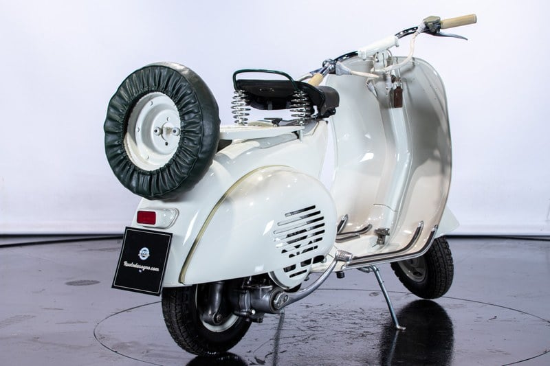 Vespa Faro Basso Vn1t Vespa Faro Basso 1951 Vacanze Romane Vespa