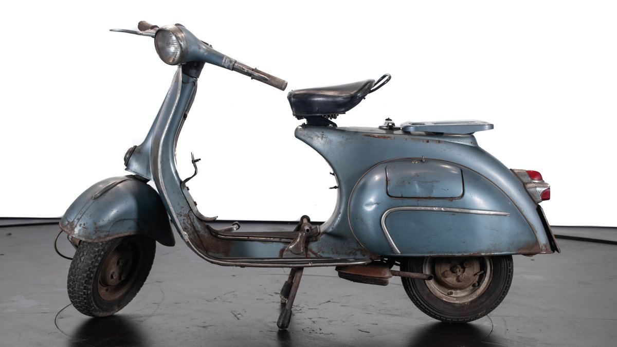 1962 Piaggio Vespa 150S Blue Left Hand Drive in Italy For Sale