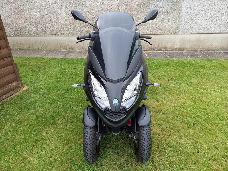 2020 Piaggio MP3 300 HPE Sport - 2 2020 Piaggio MP3 300 HPE Sport - 2