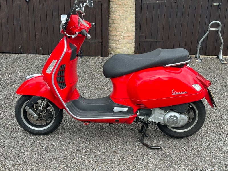 2008 Piaggio Vespa GTS 250 - 1 2008 Piaggio Vespa GTS 250 - 1