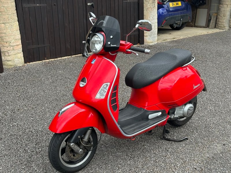 2008 Piaggio Vespa GTS 250 - 2 2008 Piaggio Vespa GTS 250 - 2