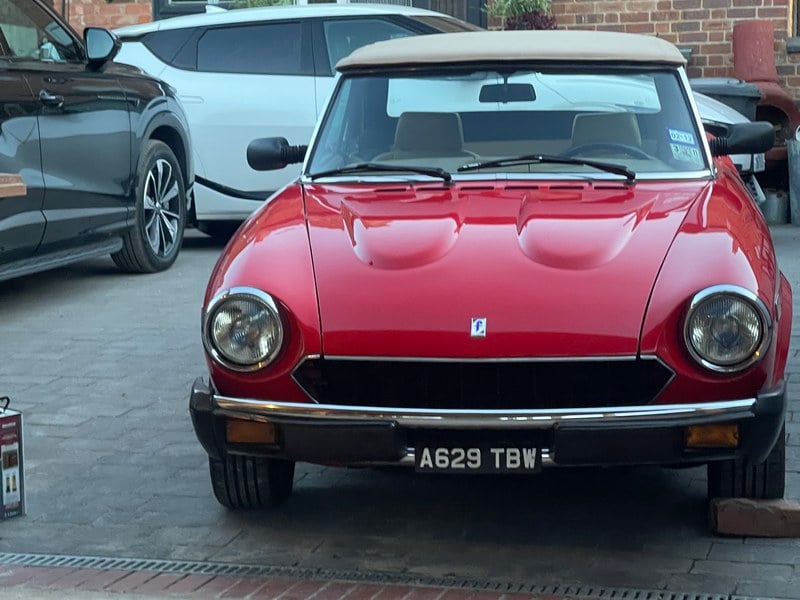 Fiat 124 Spider - 1984 Pininfarina Azzura Edition