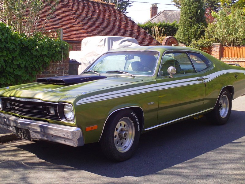 PLYMOUTH DUSTER V8