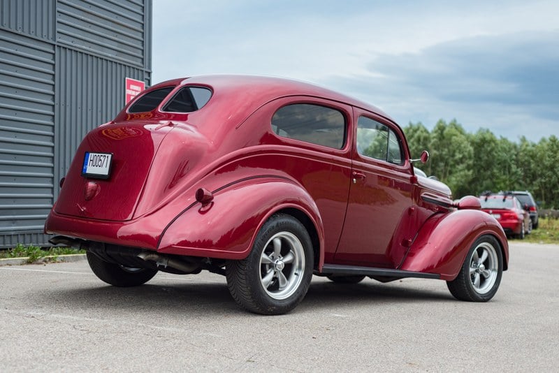 1937 Plymouth Deluxe - 4