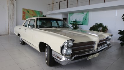 1965 Pontiac (GM) Strato Chief Sedán