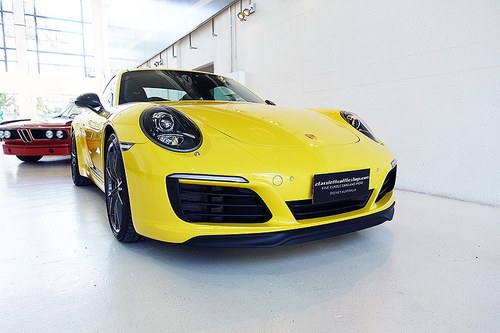 2018 nearly new, in Racing Yellow, 7 Speed Manual SOLD