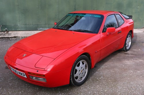1989 PORSCHE 944S2 COUPE IN GAURDS RED In vendita
