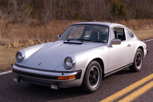1977 Porsche 911S Sunroof Coupe = 188k miles Silver $46.9k In vendita