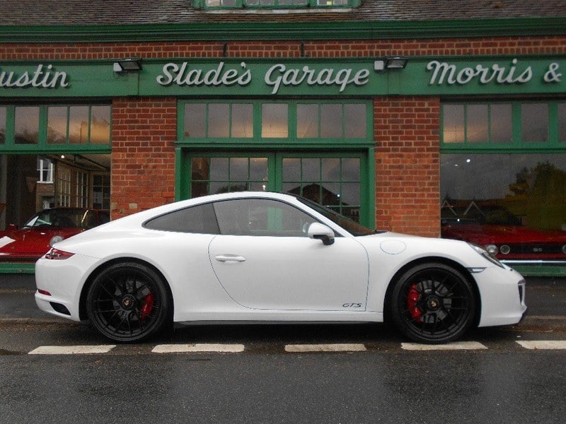 Porsche 911 C4 GTS PDK Coupe