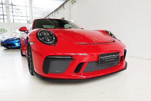 2017 GT3 in striking Guards Red, lots of options, books etc. VENDUTO