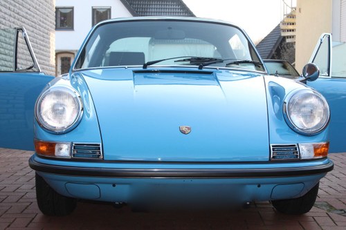 1969 911 E Targa, fully restored, matching, pastellblau For Sale