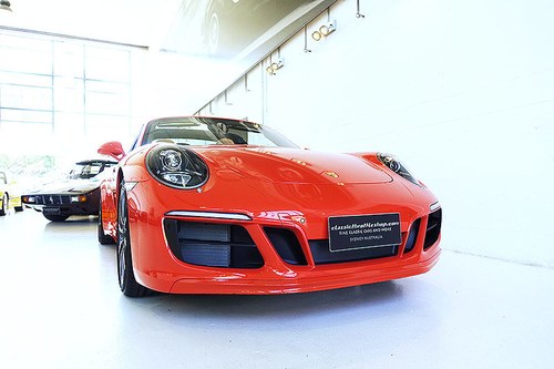 2017 Stunning 991.2 Targa 4 in Lava Orange over Espresso, 2000 km VERKAUFT