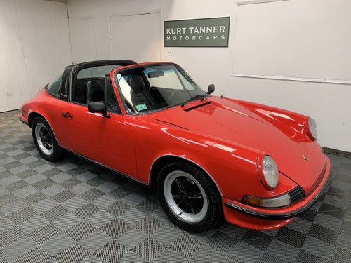 1971 Porsche 911 t targa. Guards red with black For Sale