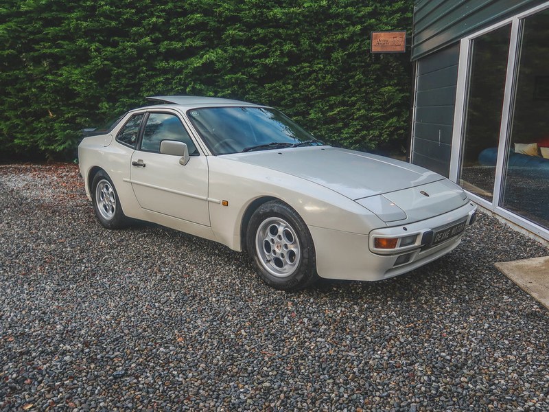 Porsche 944 Auto