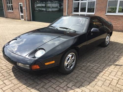 1981 Porsche 928 project car | manual gearbox and sunroof SOLD