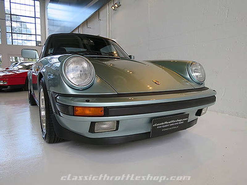 beautiful rare AUS del. 911 Carrera Targa in rare colour