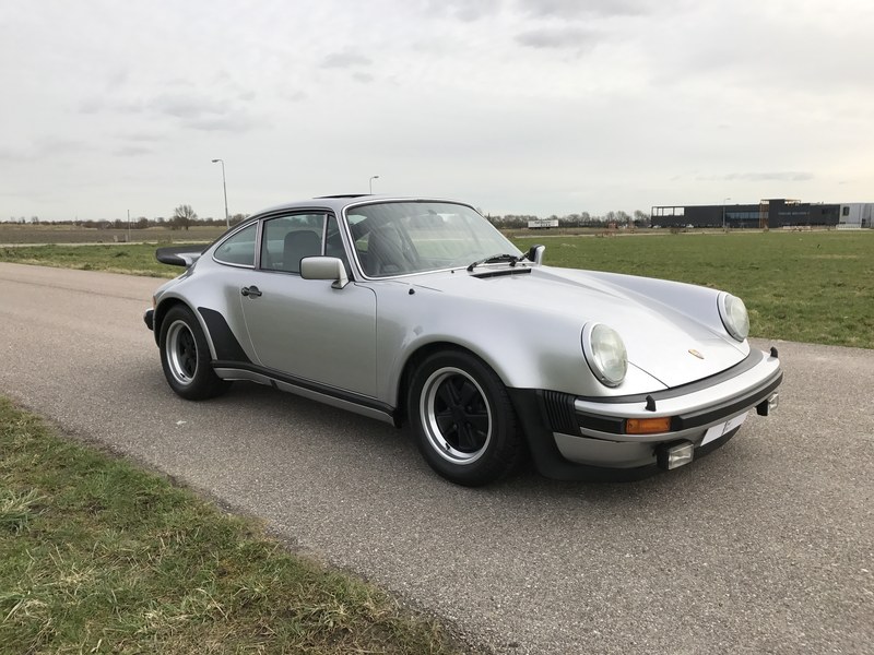 1976 Porsche 911 - 4