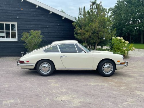 LHD PORSCHE 911 SWB Coupe in  Ivory 1968 Old restauration For Sale