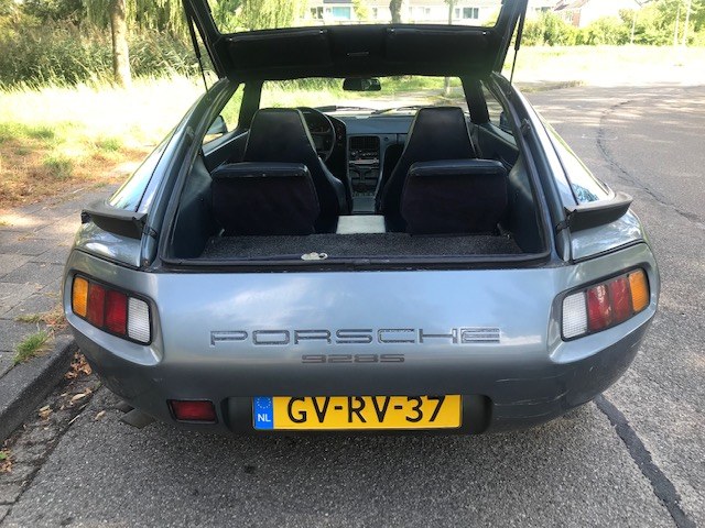 1984 Porsche 928 - 4