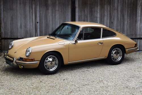 1966 Porsche 911 2.0 (LHD). Matching nrs. and colours. A vendre