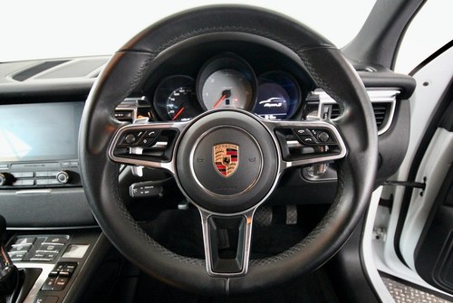 2016 Porsche Macan - 9
