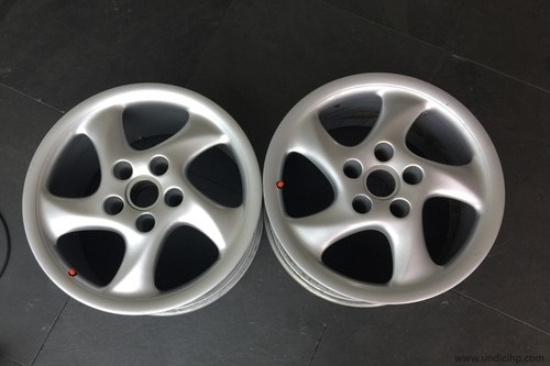 1996 2 rear wheels for Porsche 993 Turbo and Carrera 4S For Sale