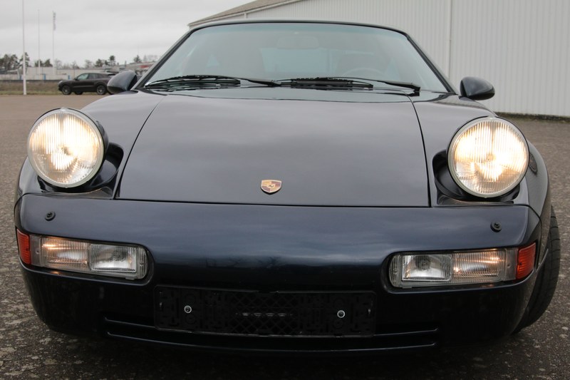 1992 Porsche 928 - 7