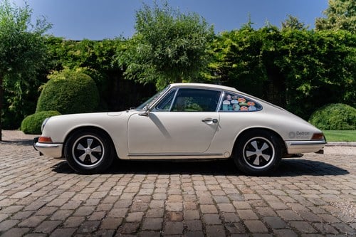 1965 Gorgeous Porsche 911 Coupe with pro race equipment For Sale