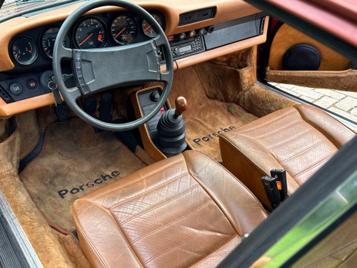 1977 Porsche 911 - 8